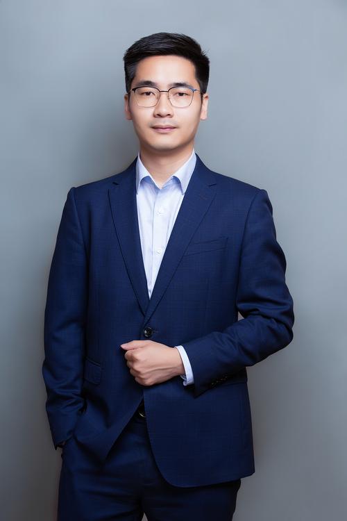 梁现华 灯光与摄影艺术负责人